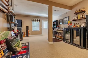 121 Ashbrook Dr, Cranston, RI 02921 - Photo 34