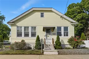 26 Blackburn St, Pawtucket, RI 02861 - Photo 1