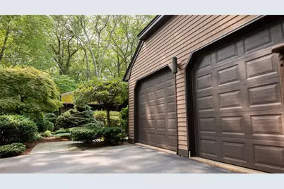 65 Huguenot Drive, East Greenwich, RI 02818 - Photo 2