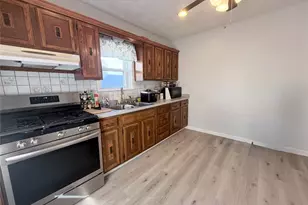 27 Cliffdale Ave, Cranston, RI 02905 - Photo 4