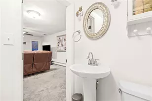 25 Loomis St, Cranston, RI 02920 - Photo 20