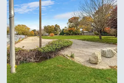 149 W Main Road, Middletown, RI 02842 - Photo 2