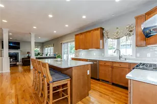 11 Raven Cir, Cranston, RI 02921 - Photo 10