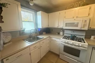 936 Greenville Ave, Smithfield, RI 02828 - Photo 4