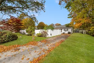 375 Namquid Dr, Warwick, RI 02886 - Photo 28