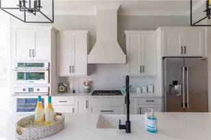 01 Paula Ln, Cranston, RI 02921 - Photo 6