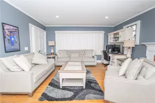 9 Farnum Ave, North Providence, RI 02911 - Photo 4