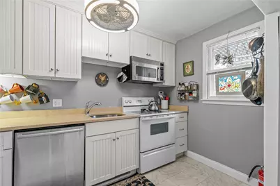 46 Chastellux Avenue #M8, Newport, RI 02840 - Photo 16