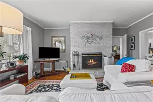 46 Chastellux Ave, Newport, RI 02840 - Photo 4