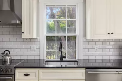 24 Barney Street, Newport, RI 02840 - Photo 16