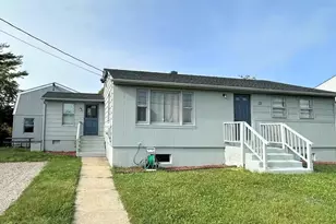 13 Ocean View Dr, Narragansett, RI 02882 - Photo 1