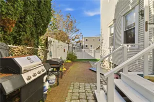 13 Holland St, Newport, RI 02840 - Photo 28
