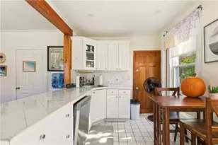 13 Holland St, Newport, RI 02840 - Photo 12