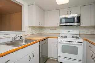 37 Lawton Brook Ln, Portsmouth, RI 02871 - Photo 4