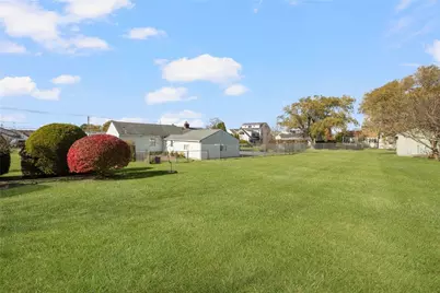 118 Wolcott Avenue, Middletown, RI 02842 - Photo 30
