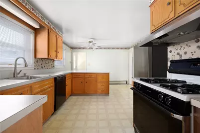 118 Wolcott Avenue, Middletown, RI 02842 - Photo 14