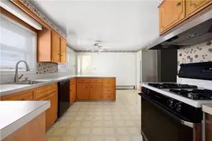 118 Wolcott Ave, Middletown, RI 02842 - Photo 14