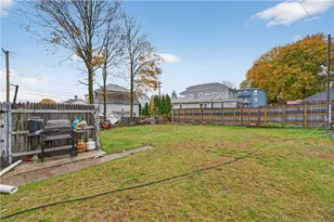 160 Magnolia St, Providence, RI 02909 - Photo 4