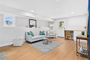 91 Houston Ave, Newport, RI 02840 - Photo 22