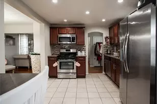 45 Tappan St, Providence, RI 02908 - Photo 8