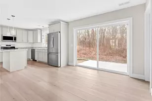 66 Medford St, Warwick, RI 02889 - Photo 10