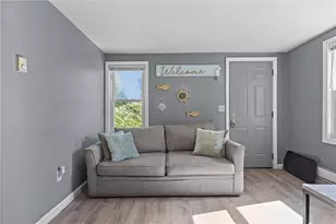 31 Oakhurst Ave, Warwick, RI 02889 - Photo 6