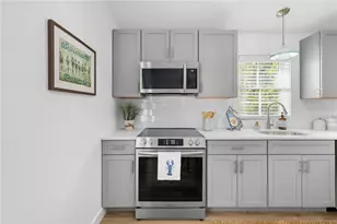 32 Exchange St, East Greenwich, RI 02818 - Photo 10