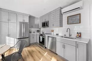 32 Exchange St, East Greenwich, RI 02818 - Photo 2