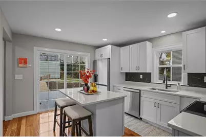 25 Tecumseh Street, Providence, RI 02906 - Photo 12