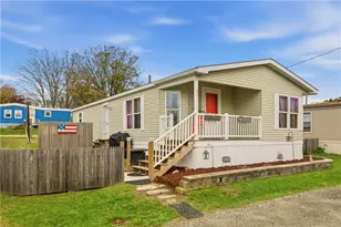 52 Bradley Terrace, Portsmouth, RI 02871 - Photo 2