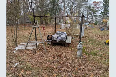 85 Hospital Road, East Providence, RI 02915 - Photo 4