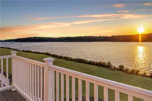 132 E Pt Dr, East Providence, RI 02916 - Photo 4