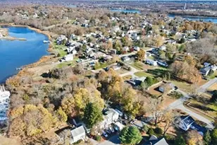 123 Calef Ave, Swansea, MA 02777 - Photo 4