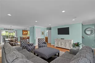 55 Vine St, East Greenwich, RI 02818 - Photo 8