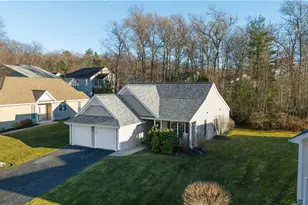 24 Cambridge Cir, Smithfield, RI 02917 - Photo 4