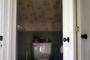27 Frederick St, Warwick, RI 02888 - Photo 16