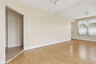 33 Hargraves St, Warwick, RI 02889 - Photo 4