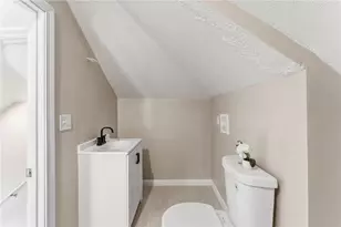 10 Woburn St, Cranston, RI 02910 - Photo 34