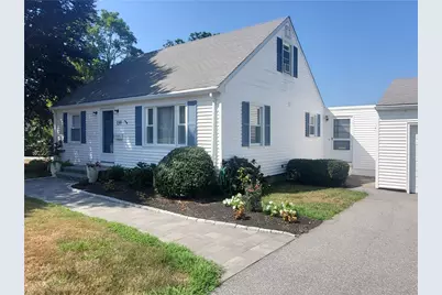 139 Coggeshall Avenue, Newport, RI 02840 - Photo 2