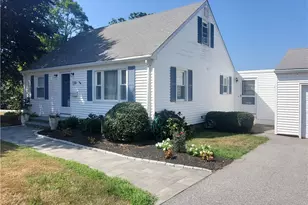 139 Coggeshall Ave, Newport, RI 02840 - Photo 2