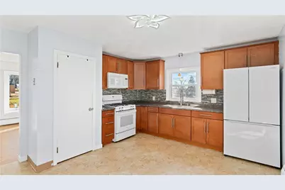 318 Princess Avenue, Cranston, RI 02920 - Photo 8