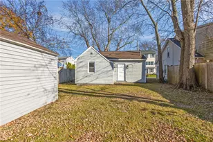 19 Curtis St, Warwick, RI 02889 - Photo 4