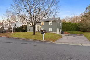 25 Fawn Ln, West Warwick, RI 02893 - Photo 4