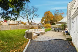 107 Glenwood Dr, Warwick, RI 02889 - Photo 2