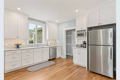 112 Esplanade, Middletown, RI 02842 - Photo 8