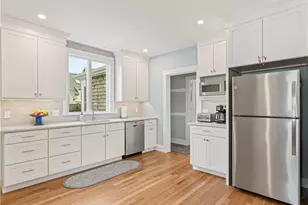 112 Esplanade, Middletown, RI 02842 - Photo 8