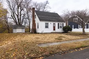 46 Roslyn Ave, Cranston, RI 02910 - Photo 2