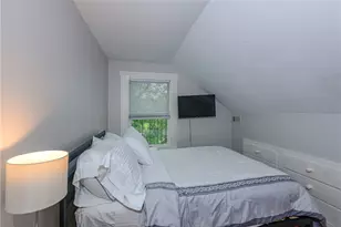 22 Carroll Ave, Newport, RI 02840 - Photo 18