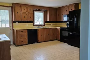 47 Chester Ave, Cranston, RI 02920 - Photo 8