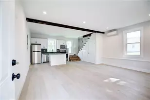 556 East Main Road Rd, Middletown, RI 02842 - Photo 1